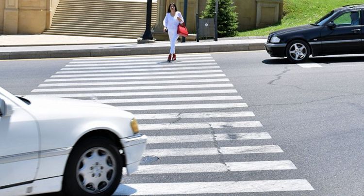 Bakıda maşın piyadanı vurub oradan uzaqlaşdı
