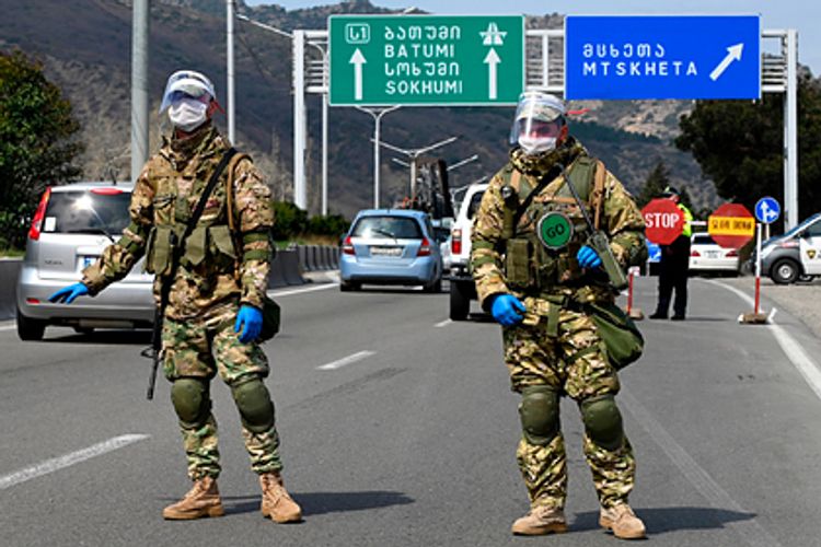 Gürcüstanda minik avtomobillərindən istifadəyə QADAĞA QOYULDU