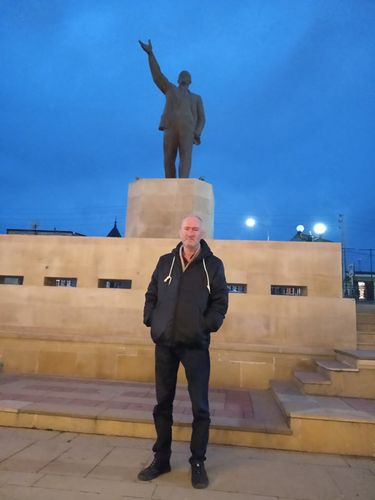 Antarktidada, Amerikada və Dərbənddə: “O kimə mane olur ki?...”