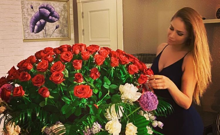 Boşanan müğənnimizə sevgilisi hədiyyə göndərdi - FOTO 