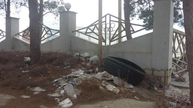 Abşeron Olimpiya İdman Kompleksinin ətrafı ZİBİLXANAYA ÇEVRİLİB  - FOTO