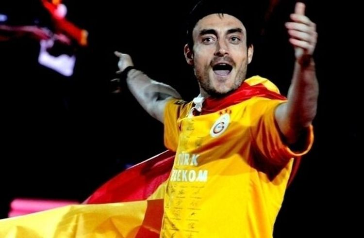 Keçmiş futbolçu “Qalatasaray”a geri döndü
