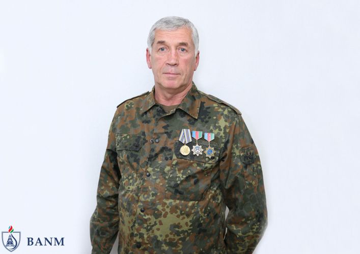 Ali məktəb müəllimi dənizdə batanları xilas etdi 