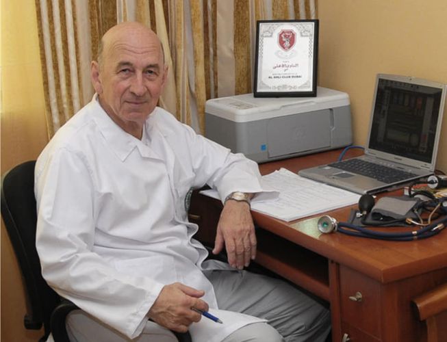 Yaşıl meydandakı "çantalı kişi" - SABİQ FİFA REFERİSİ YAZIR