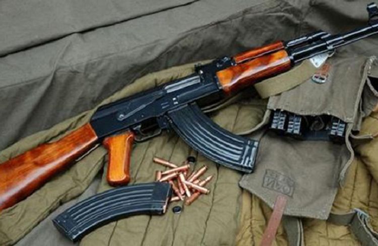 Evində avtomat və 3 ədəd tapança tapıldı