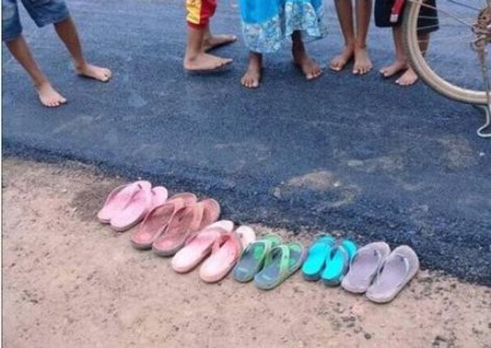 İlk dəfə asfalt görən kənd uşaqları batmasın deyə ayaqyalın üzərinə çıxdılar - FOTOLENT