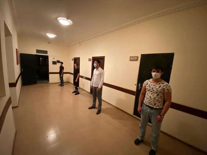 Müştərilərə qəlyan təklif edən çay evi aşkarlandı