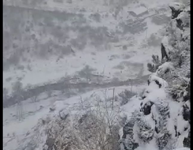 Kəlbəcərə qar yağmaqda davam edir - VİDEO