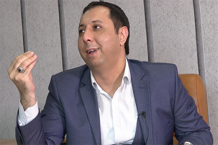 "Düzgün deyildi, günə 10-15 min qazanırdılar" - Elməddindən müğənnilərə 