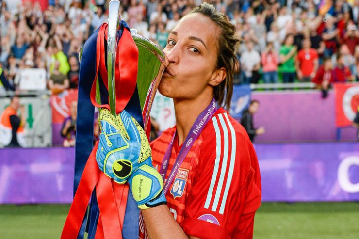 FİFA ən yaxşı qadın qapıçını mükafatlandırdı