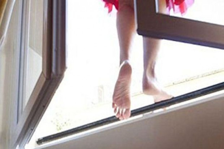 Bakıda DƏHŞƏT : ana əvvəlcə körpələrini, sonra özünü binadan atdı