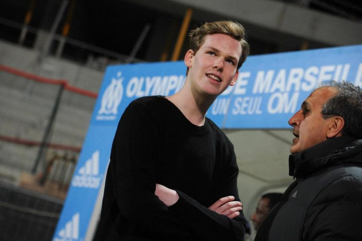 22 yaşlı biznesmen İngiltərə klubunu aldı