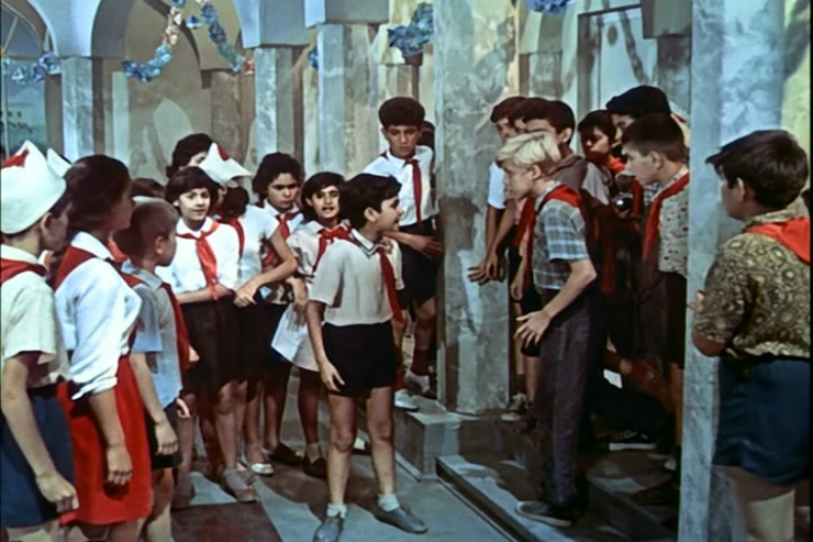 "Sehirli xalat" filmindən