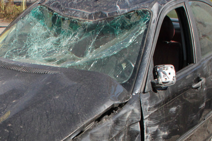 Abşeronda yol qəzası...Sürücü son anda maşından çıxarıldı