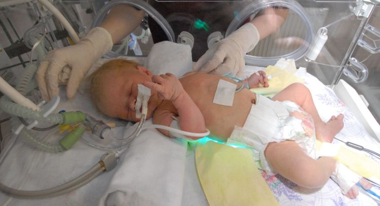 Yeni doğulan uşaq anasından koronavirusa yoluxdu 