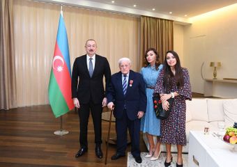 Prezident Əlibaba Məmmədova “Şərəf” ordenini təqdim etdi - YENİLƏNİB