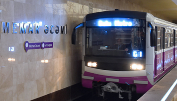 Metroda qadın qatar relsinə düşdü - HƏRƏKƏT dayandı