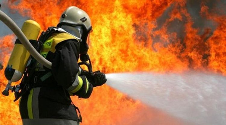 Azərbaycanda kollec binası yandı