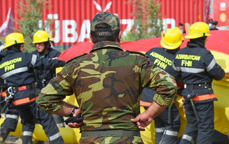 Binanın zirzəmisi yandı, sakinlər təxliyə edildi