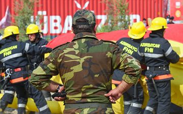 Binanın zirzəmisi yandı, sakinlər təxliyə edildi