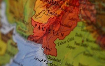 Pakistanda avtobusla qatar toqquşub – 18 ÖLÜ