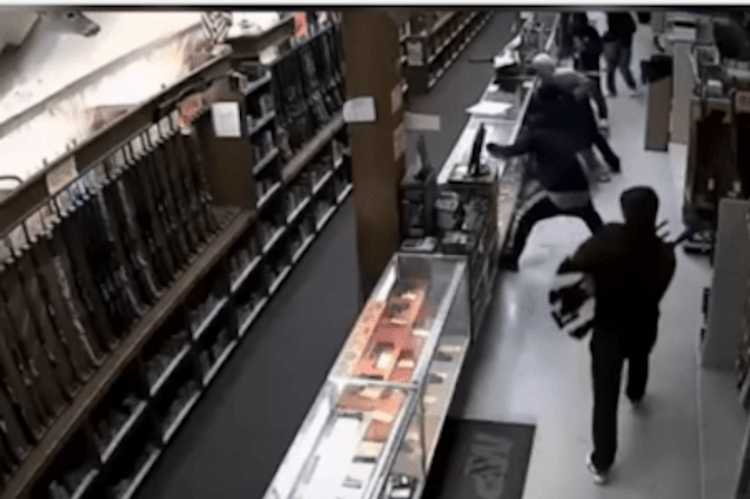 Marketdə qanlı soyğun