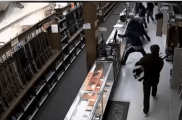 Marketdə qanlı soyğun