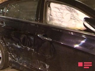 Maşını evakuatora çırpan sürücü son anda xilas edildi