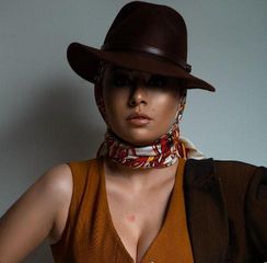 Roza Zərgərli elə pozlar verdi ki... - FOTOLAR