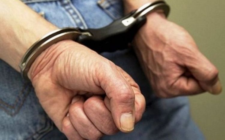 Keçmiş məhkum kafedə hədələdiyi şəxsin 3 min dollarını aldı 