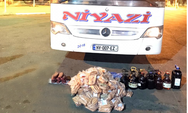 Ölkəyə külli miqdarda toyuq və sosiska keçirmək cəhdi alınmadı - FOTO