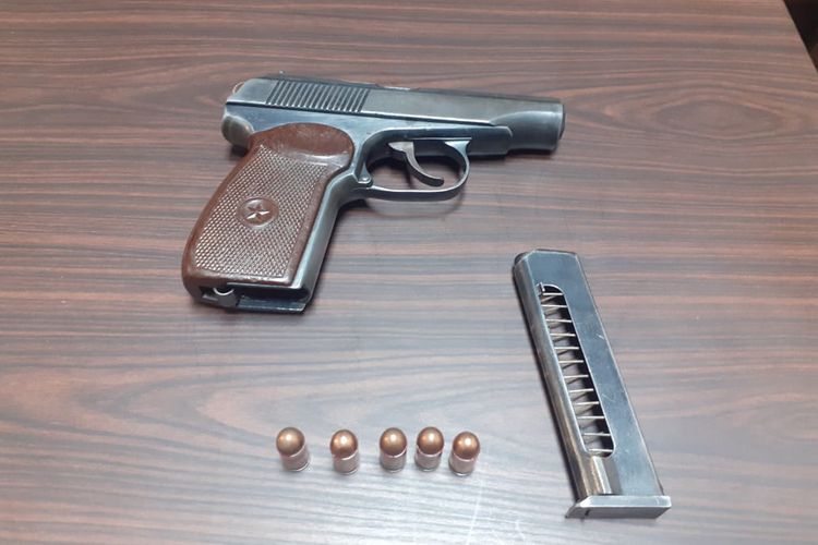 Silah gəzdirən keçmiş məhkum saxlanıldı