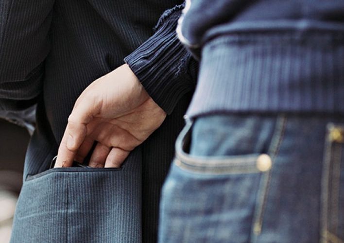 Bakıda əcnəbinin pulunu oğurladılar 