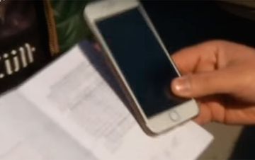 Tanışının telefonunu oğurladı 