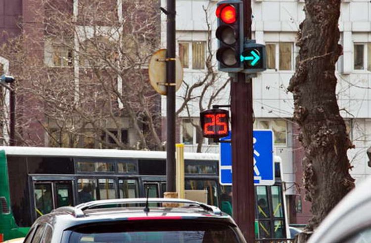Bakının bu yol kəsişmələrində işıqforların işində dəyişiklik edildi