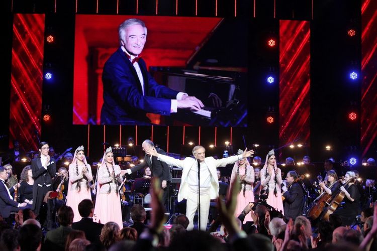 Moskvada Polad Bülbüloğlunun “Dostlar məclisi” olub