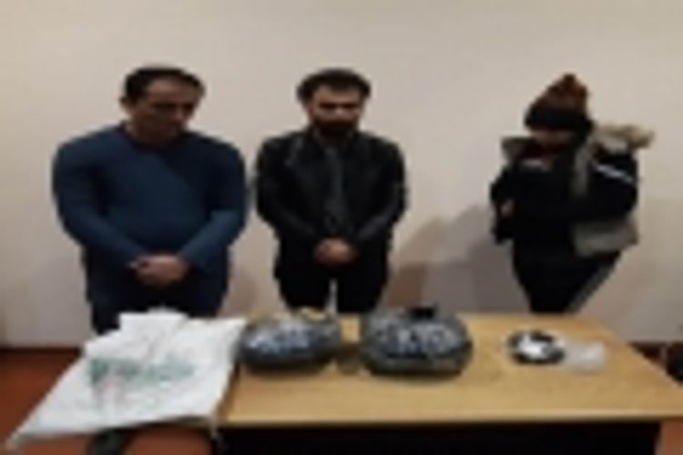 Sərhədçilər şübhələndikləri avtomobildən narkotik aşkarladı