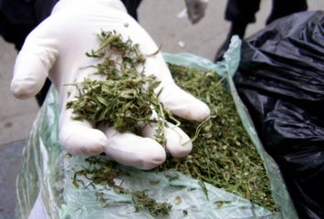 Bir qəsəbənin 3 sakini narkotikə görə saxlanıldı