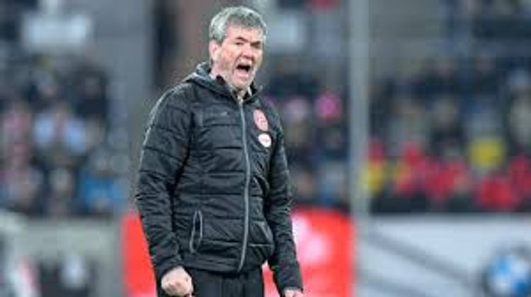 İlin məşqçisi Bundesliqa klubundan qovuldu