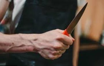 Azərbaycanda DƏHŞƏT: Oğul anasına çoxlu bıçaq zərbəsi vurdu