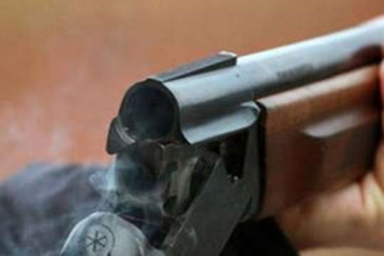 Restoran sahibi qardaşını güllələdi 