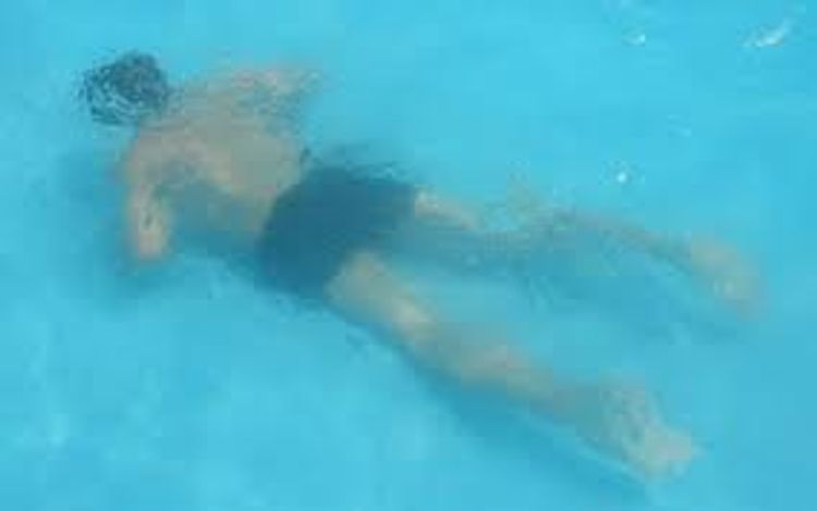 Yeniyetmə hovuzda boğuldu