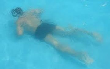 Yeniyetmə hovuzda boğuldu