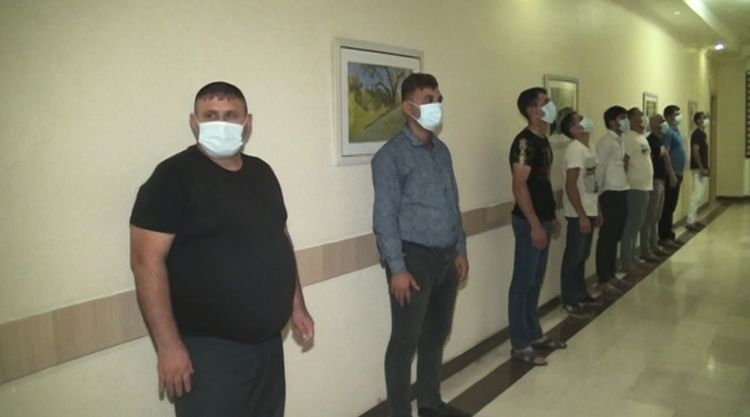 Əsgərlikdən gələn üçün məclis qurmaları cərimə ilə bitdi - FOTO