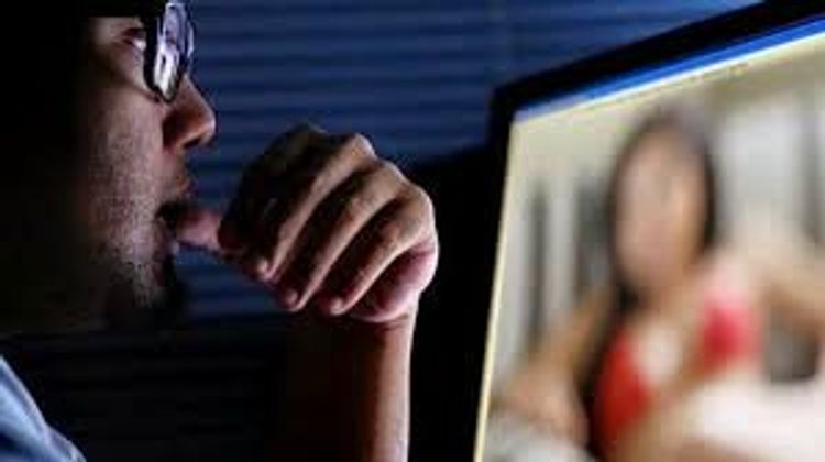 Sosial şəbəkədə rüsvay edəcəklərini deyib, pulunu aldılar...