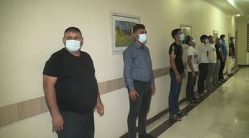 Əsgərlikdən gələn üçün məclis qurmaları cərimə ilə bitdi - FOTO