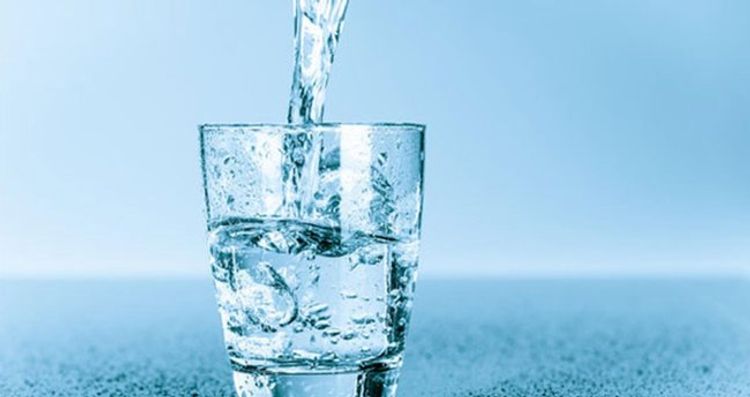 Suyu hansı saatlarda içməliyik? - Mtəxəssisdən MARAQLI CAVAB