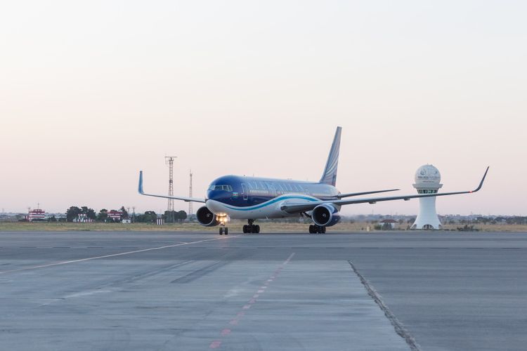 Dubaydan çarter reysi ilə 186 həmyerlimiz Vətənə gətirildi - FOTO