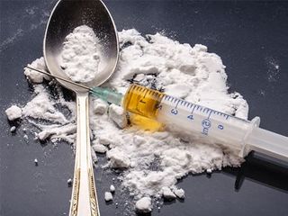 Keçmiş məhkumun maşınından 1 kilodan çox heroin tapıldı