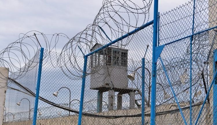 Məhkum ərinə heroin gətirdi